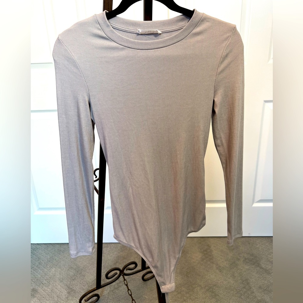 😍 Elodie brand long sleeve lightweight ladies top - Picture 1 of 3